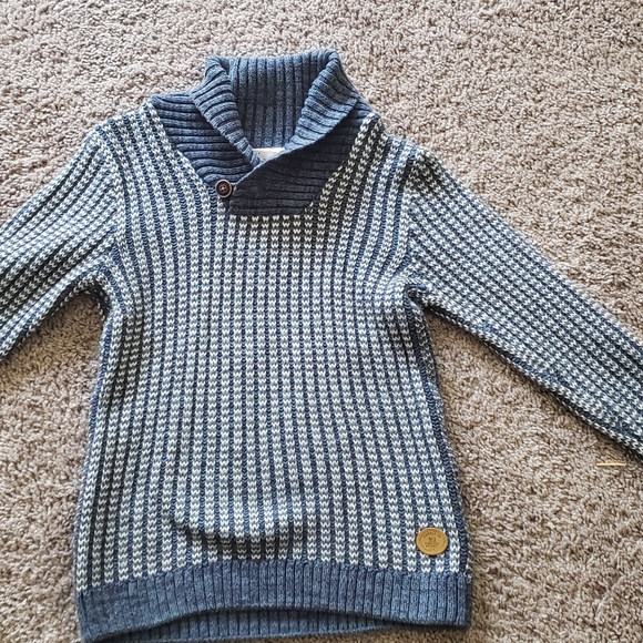 You can buy the lot of clothing for 250 or single